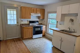28 Walnut St, Greenfield, MA 01301 - Photo 5