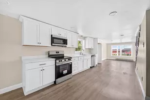 69 Wolcott Ave, Dartmouth, MA 02747 - Photo 9