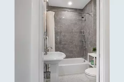 804 E 6th St #2, Boston, MA 02127 - Photo 17