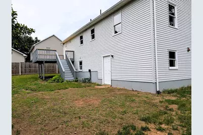 22 Pine Needle Ln, Springfield, MA 01118 - Photo 29