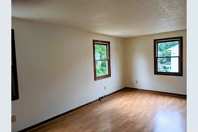 22 Pine Needle Ln, Springfield, MA 01118 - Photo 9