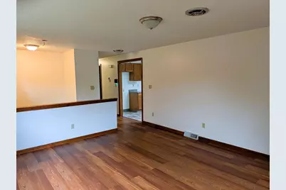 22 Pine Needle Ln, Springfield, MA 01118 - Photo 5