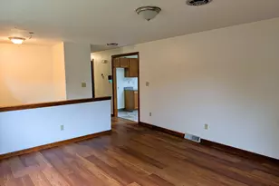 22 Pine Needle Ln, Springfield, MA 01118 - Photo 5