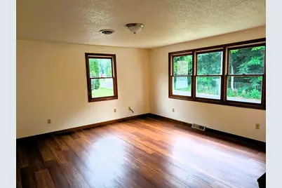 22 Pine Needle Ln, Springfield, MA 01118 - Photo 3