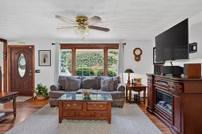 83 Crestwood Dr, Northborough, MA 01532 - Photo 3