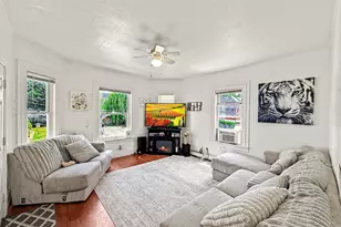 28 Meadow St, Fall River, MA 02720 - Photo 9