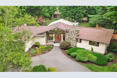 30 Dicsal Ln, Holyoke, MA 01040 - Photo 1