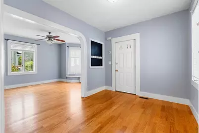 18 Willow Ave, Salem, MA 01970 - Photo 7