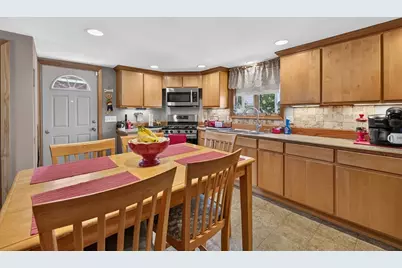 117 Bridge St, Fairhaven, MA 02719 - Photo 9