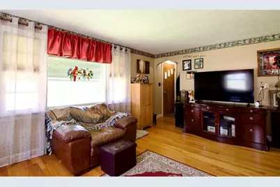 37 Philip St, Ludlow, MA 01056 - Photo 9