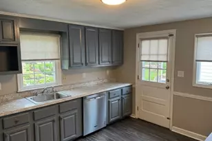 16 Longwood Ave, Peabody, MA 01960 - Photo 5