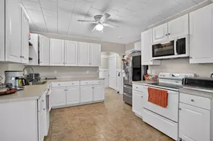 22 Fruit St, Leominster, MA 01453 - Photo 13