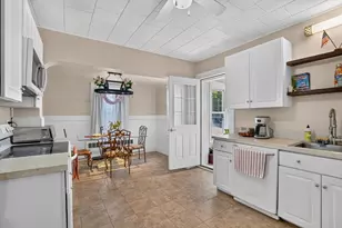 22 Fruit St, Leominster, MA 01453 - Photo 11