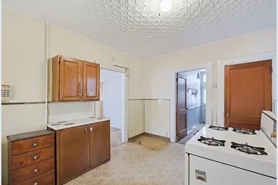 101 Winthrop St, Brockton, MA 02301 - Photo 9