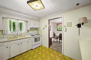 1372 Pleasant St, Brockton, MA 02301 - Photo 25