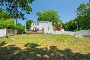 70 Berwick Pl, Norwood, MA 02062 - Photo 27