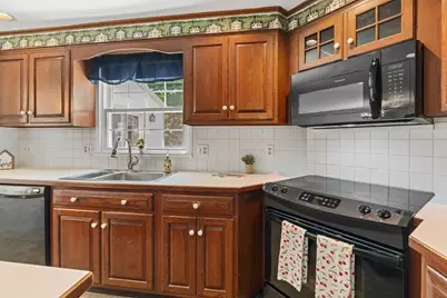 28 Pine Street, South Hadley, MA 01075 - Photo 7