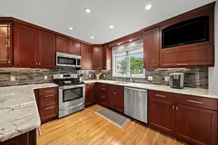 703 Sherwood Forest Ln, Saugus, MA 01906 - Photo 5