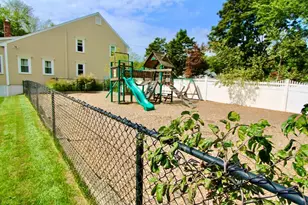 10 Stoneybrook Dr, Bridgewater, MA 02324 - Photo 5