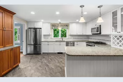 8 Risley Rd, Marblehead, MA 01945 - Photo 5