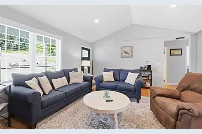 32 Nelson St, Warren, MA 01083 - Photo 11