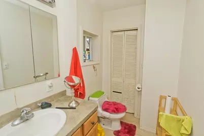 34 E.School St, West Springfield, MA 01089 - Photo 11