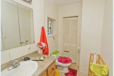 34 E. School St, West Springfield, MA 01089 - Photo 11