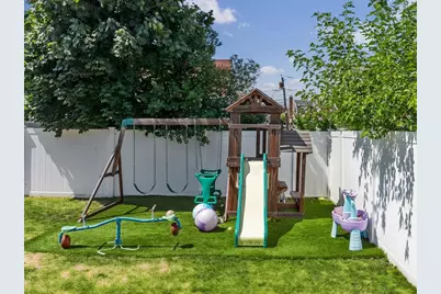 176 Gore Rd, Revere, MA 02151 - Photo 9