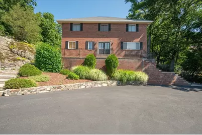 12 Parkway Dr, Saugus, MA 01906 - Photo 3