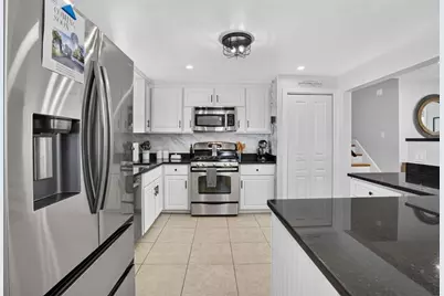 3 Connolly St, Randolph, MA 02368 - Photo 5