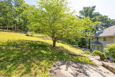 12 Parkway Dr, Saugus, MA 01906 - Photo 9