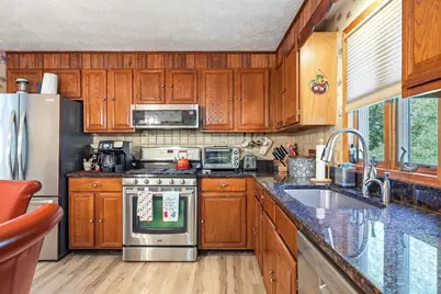 359 Howe Street, Methuen, MA 01844 - Photo 5