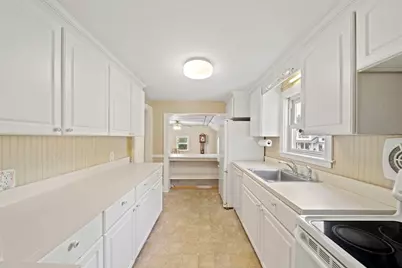54 Acorn St, Braintree, MA 02184 - Photo 3