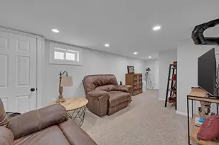608 Abbott Ave, Leominster, MA 01453 - Photo 15