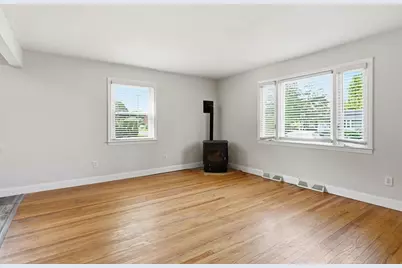 37 Saint Dennis St, Westfield, MA 01085 - Photo 9