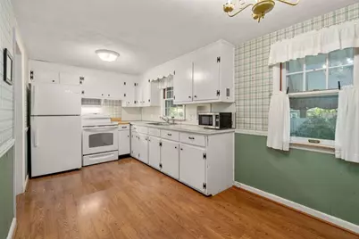 69 Mohawk Dr, Springfield, MA 01129 - Photo 3