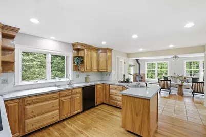 106 Concord Rd, Bedford, MA 01730 - Photo 5