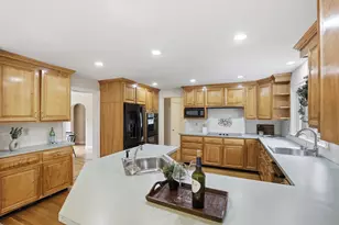 106 Concord Rd, Bedford, MA 01730 - Photo 5