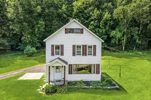8 Underwood Ave, Easthampton, MA 01027 - Photo 3