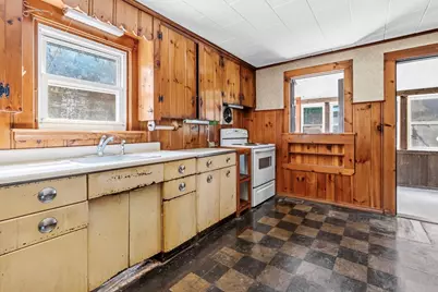 8 Underwood Ave, Easthampton, MA 01027 - Photo 13