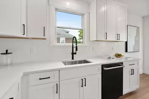 220 Sycamore St, Watertown, MA 02472 - Photo 5
