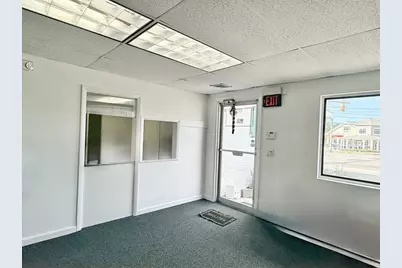 175 Cambridge St #Unit 4, Burlington, MA 01803 - Photo 3