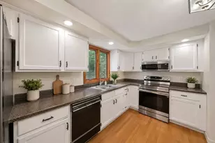 5 Windemere Dr, Mansfield, MA 02048 - Photo 5