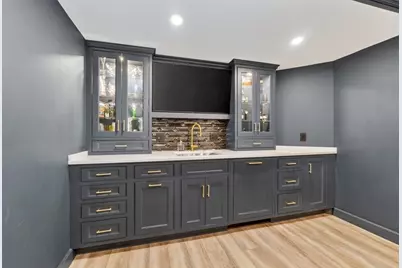 2 Goldman Cir, Bedford, MA 01730 - Photo 27