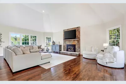 2 Goldman Cir, Bedford, MA 01730 - Photo 7