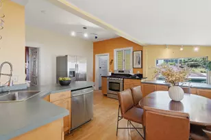 124 Spruce St, Watertown, MA 02472 - Photo 3