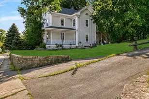 2 Lexington St, Woburn, MA 01801 - Photo 19