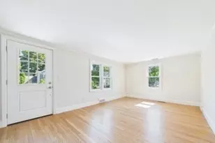 13 Hammond St, Mattapoisett, MA 02739 - Photo 5