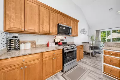 822 Methuen St #822, Dracut, MA 01826 - Photo 9