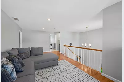 51 Elaine Cir, Springfield, MA 01109 - Photo 5